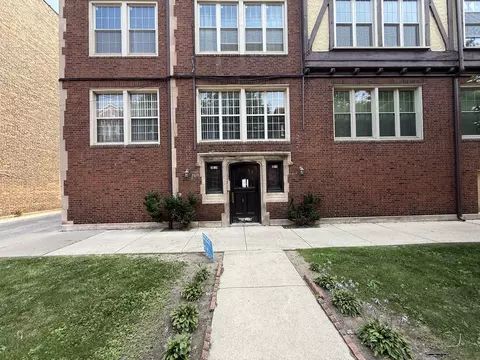7015 S Paxton Ave #101, Chicago, IL 60649