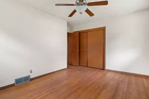 Bedroom - 4336 26th Ave, Moline, IL 61265 photo 2 of 6