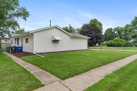 Exterior - 4336 26th Ave, Moline, IL 61265 photo 4 of 7