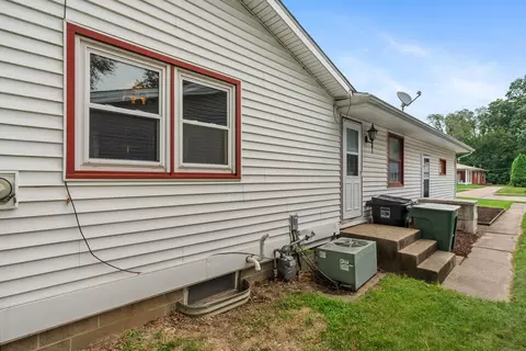 Exterior - 4336 26th Ave, Moline, IL 61265 photo 7 of 7