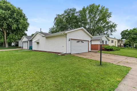 Exterior - 4336 26th Ave, Moline, IL 61265 photo 3 of 7