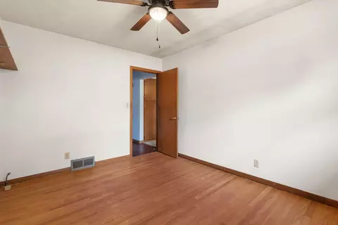 Bedroom - 4336 26th Ave, Moline, IL 61265 photo 4 of 6