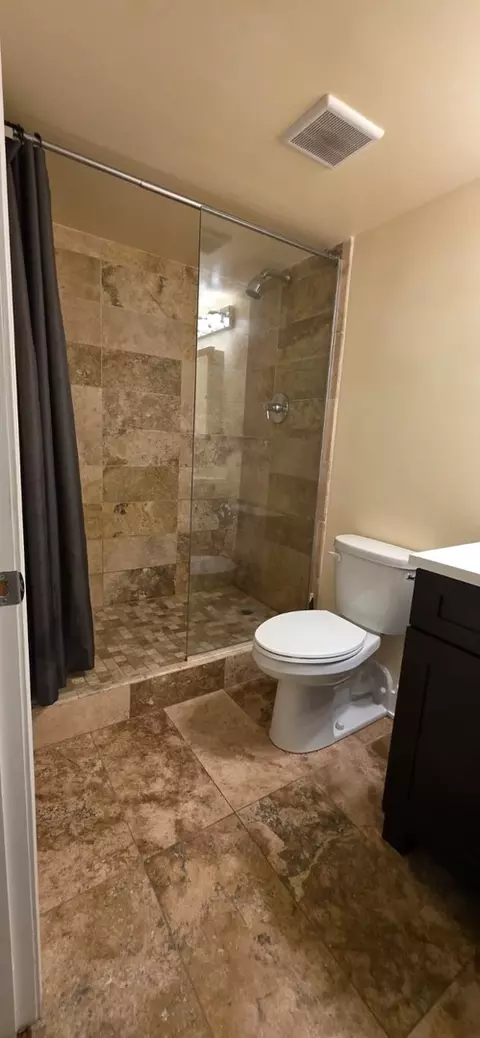 Bath - 500 S Clinton St #226, Chicago, IL 60607 photo 1 of 2