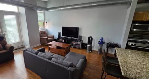 Living - 500 S Clinton St #226, Chicago, IL 60607 photo 1 of 4