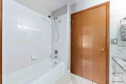 Bath - 13339 Red Cedar Ln, Plainfield, IL 60544 photo 2 of 3