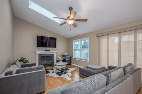 Living - 604 Foster Ave, Bartlett, IL 60103 photo 4 of 5