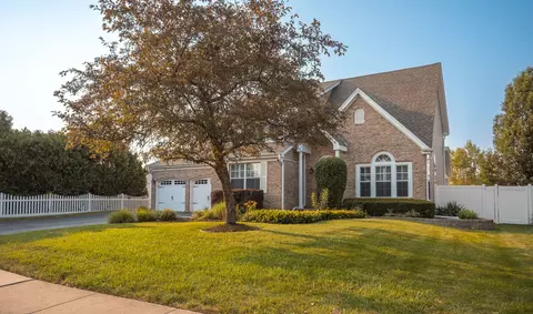 Exterior - 604 Foster Ave, Bartlett, IL 60103 photo 3 of 10