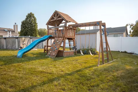 Exterior - 604 Foster Ave, Bartlett, IL 60103 photo 7 of 10