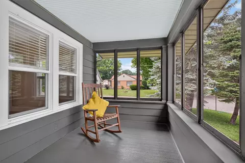 Exterior - 127 W Moore St, Ottawa, IL 61350 photo 4 of 6