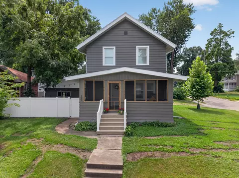 Exterior - 127 W Moore St, Ottawa, IL 61350 photo 2 of 6