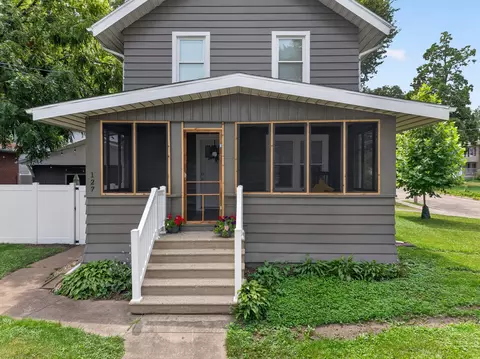 Exterior - 127 W Moore St, Ottawa, IL 61350 photo 3 of 6