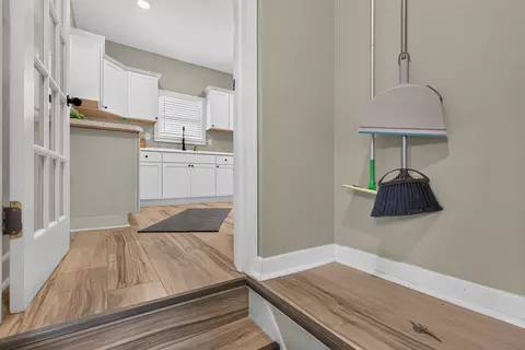 Entry Way - 127 W Moore St, Ottawa, IL 61350 photo 2 of 6