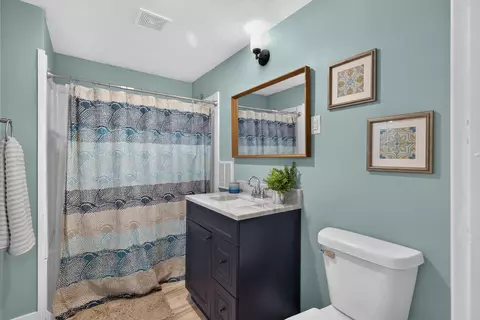 Bath - 127 W Moore St, Ottawa, IL 61350 photo 1 of 1