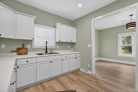 Entry Way - 127 W Moore St, Ottawa, IL 61350 photo 1 of 6
