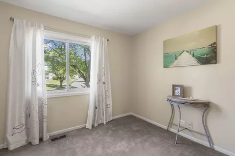 Bedroom - 840 S Cleburne Ave, Bartlett, IL 60103 photo 1 of 4