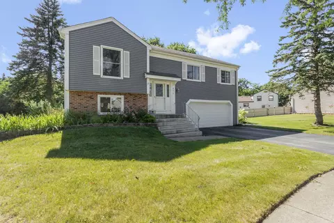 Exterior - 840 S Cleburne Ave, Bartlett, IL 60103 photo 2 of 9