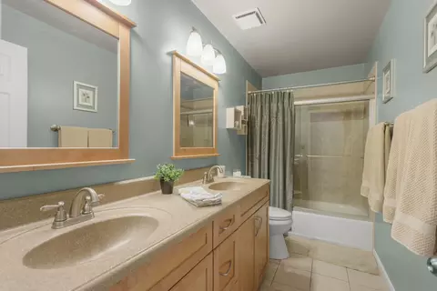Bath - 840 S Cleburne Ave, Bartlett, IL 60103 photo 1 of 2
