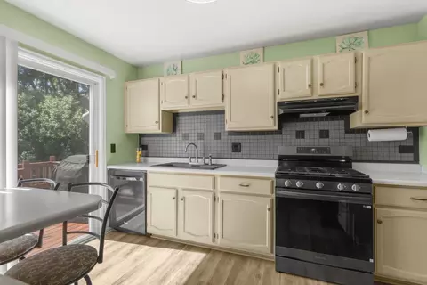 Kitchen - 840 S Cleburne Ave, Bartlett, IL 60103 photo 1 of 2