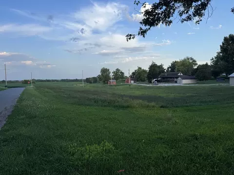 409 N Main St, Payson, IL 62360 photo 2