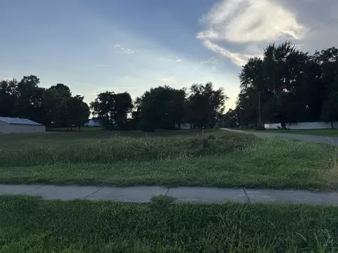 409 N Main St, Payson, IL 62360 photo 3
