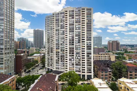 3930 N Pine Grove Ave #1710, Chicago, IL 60613