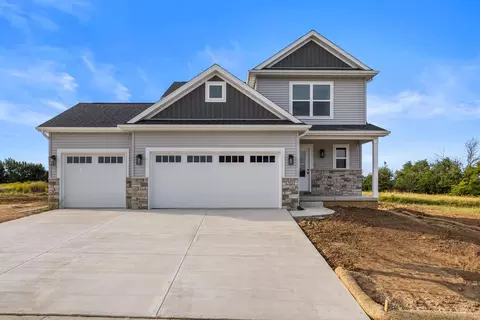 709 Wheatley Dr, Mahomet, IL 61853