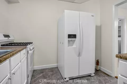Kitchen - 880 S 5th Ave, Kankakee, IL 60901 photo 2 of 2