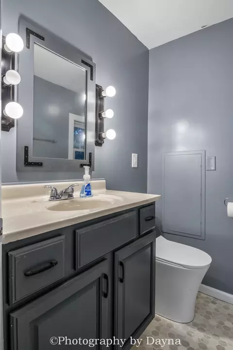 Bath - 880 S 5th Ave, Kankakee, IL 60901 photo 2 of 3