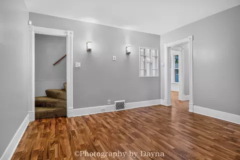 Living - 880 S 5th Ave, Kankakee, IL 60901 photo 3 of 4