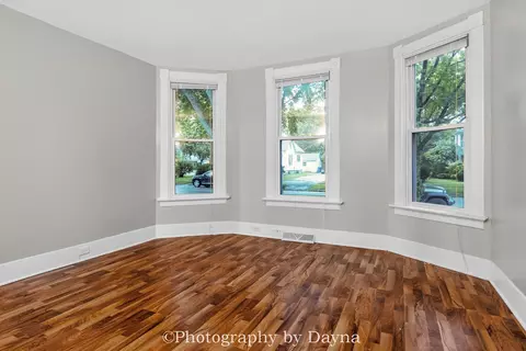 Living - 880 S 5th Ave, Kankakee, IL 60901 photo 2 of 4