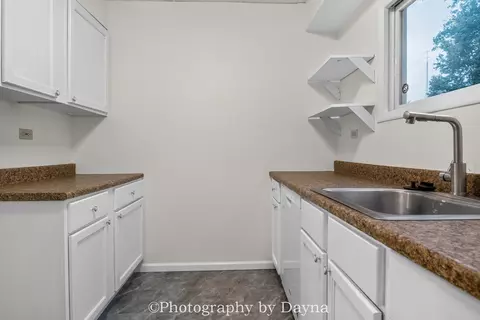 Kitchen - 880 S 5th Ave, Kankakee, IL 60901 photo 1 of 2
