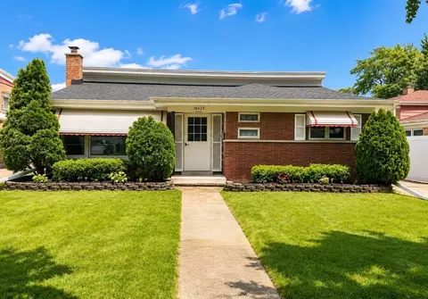10525 S Kildare Ave, Oak Lawn, IL 60453