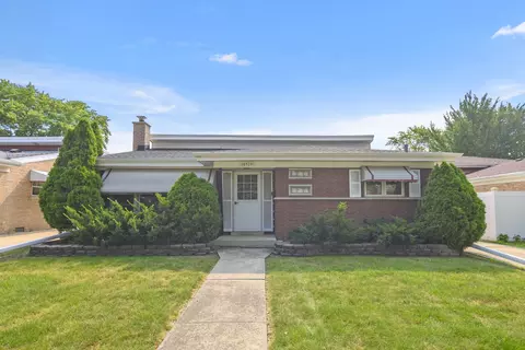 10525 S Kildare Ave, Oak Lawn, IL 60453