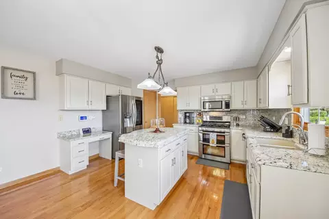 Kitchen - 2302 Irvine Ln, Plainfield, IL 60586 photo 3 of 6