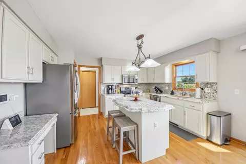 Kitchen - 2302 Irvine Ln, Plainfield, IL 60586 photo 2 of 6