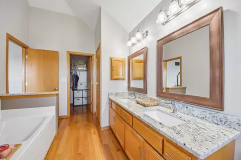 Bath - 2302 Irvine Ln, Plainfield, IL 60586 photo 3 of 7