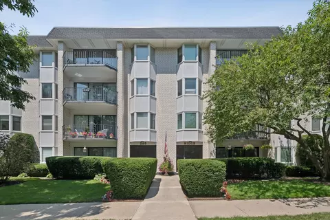 235 Ridge Rd #3B, Wilmette, IL 60091