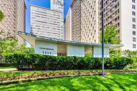 3950 N Lake Shore Dr #227, Chicago, IL 60613