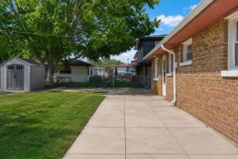 Exterior - 17044 Burnham Ave, Lansing, IL 60438 photo 4 of 5