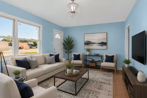 Living - 17044 Burnham Ave, Lansing, IL 60438 photo 3 of 4