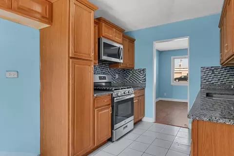 Kitchen - 17044 Burnham Ave, Lansing, IL 60438 photo 2 of 2