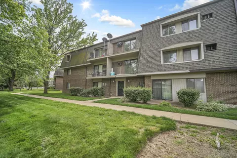 Exterior - 138 E Bailey Rd #M, Naperville, IL 60565 photo 2 of 2