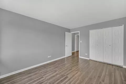 Bedroom - 138 E Bailey Rd #M, Naperville, IL 60565 photo 1 of 2