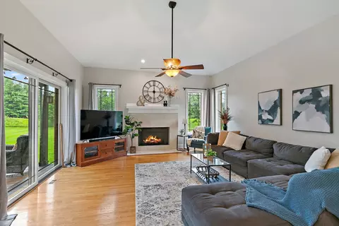 Living - 3206 Prairie View Dr, Prairie Grove, IL 60012 photo 3 of 5