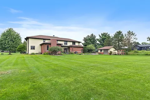 Exterior - 3206 Prairie View Dr, Prairie Grove, IL 60012 photo 9 of 10