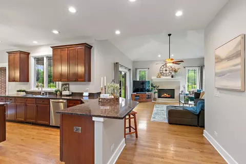 Kitchen - 3206 Prairie View Dr, Prairie Grove, IL 60012 photo 5 of 5