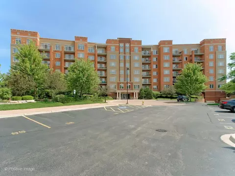 1 N Beacon Pl #511, La Grange, IL 60525