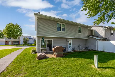 Exterior - 437 Wright Ct, Bolingbrook, IL 60440 photo 5 of 7