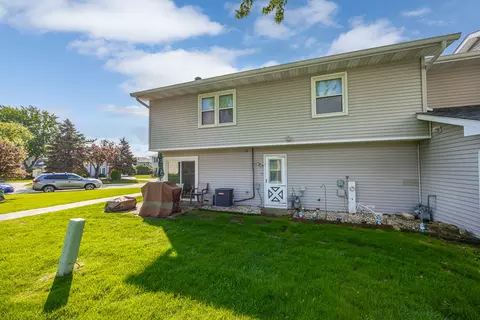 Exterior - 437 Wright Ct, Bolingbrook, IL 60440 photo 4 of 7