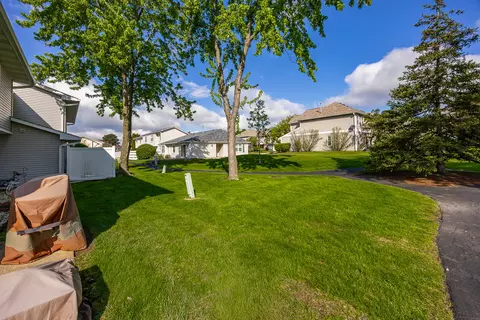 Exterior - 437 Wright Ct, Bolingbrook, IL 60440 photo 7 of 7